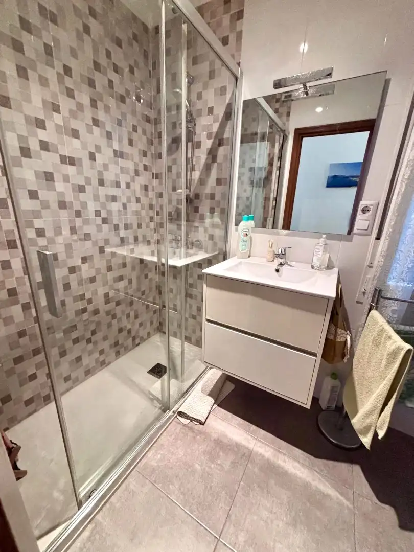 Baño de Piso en venta en Gijón  con Calefacción, Parquet y Amueblado