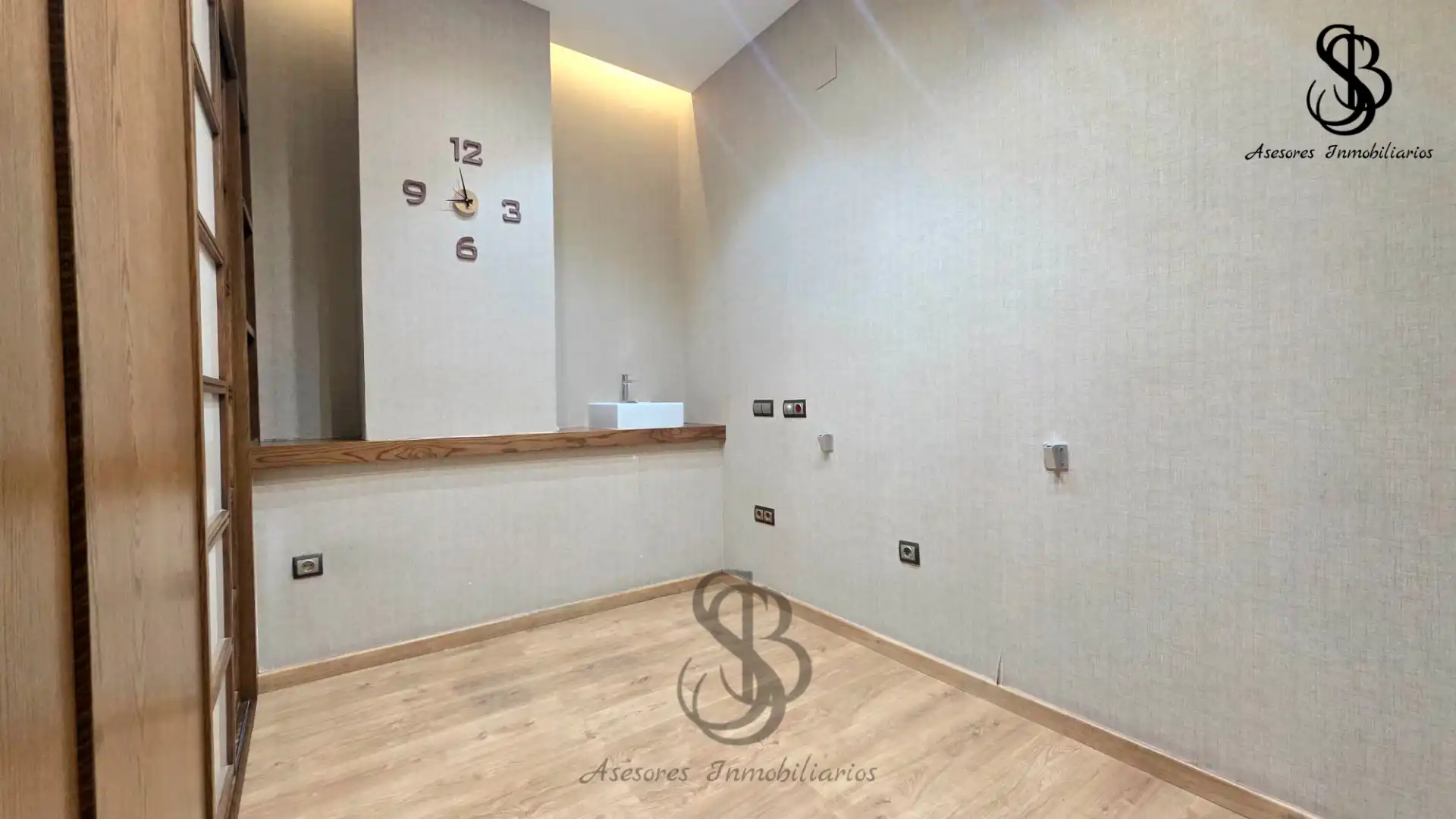 Bathroom of Commercial properties for rent in Alicante / Alacant  with Air Conditioner, Heating and Furnished