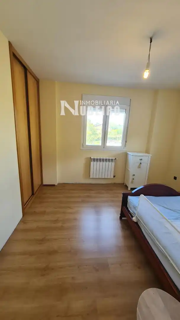 Dormitori de Casa o xalet en venda en Lugo amb Calefacció i Moblat