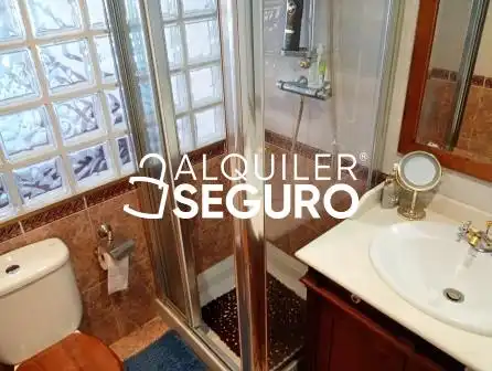 Baño de Piso de alquiler en Vitoria - Gasteiz con Calefacción y Amueblado