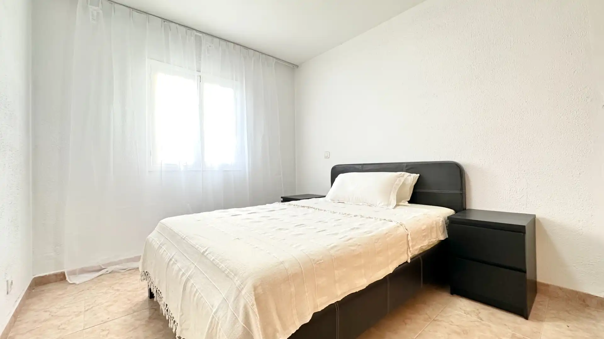 Habitación de Piso de alquiler en San Bartolomé de Tirajana con Amueblado, Lavadora y Microondas