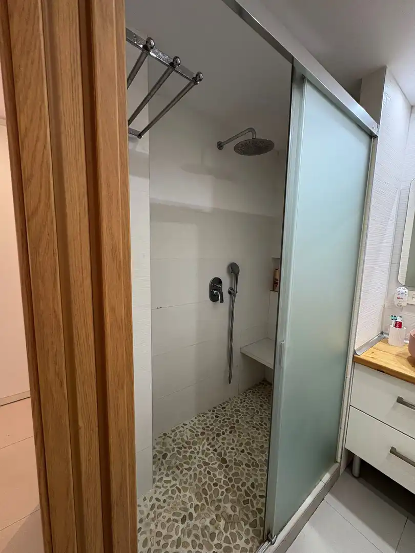 Bany de Planta baixa en venda en Marbella amb Aire condicionat, Terrassa i Moblat