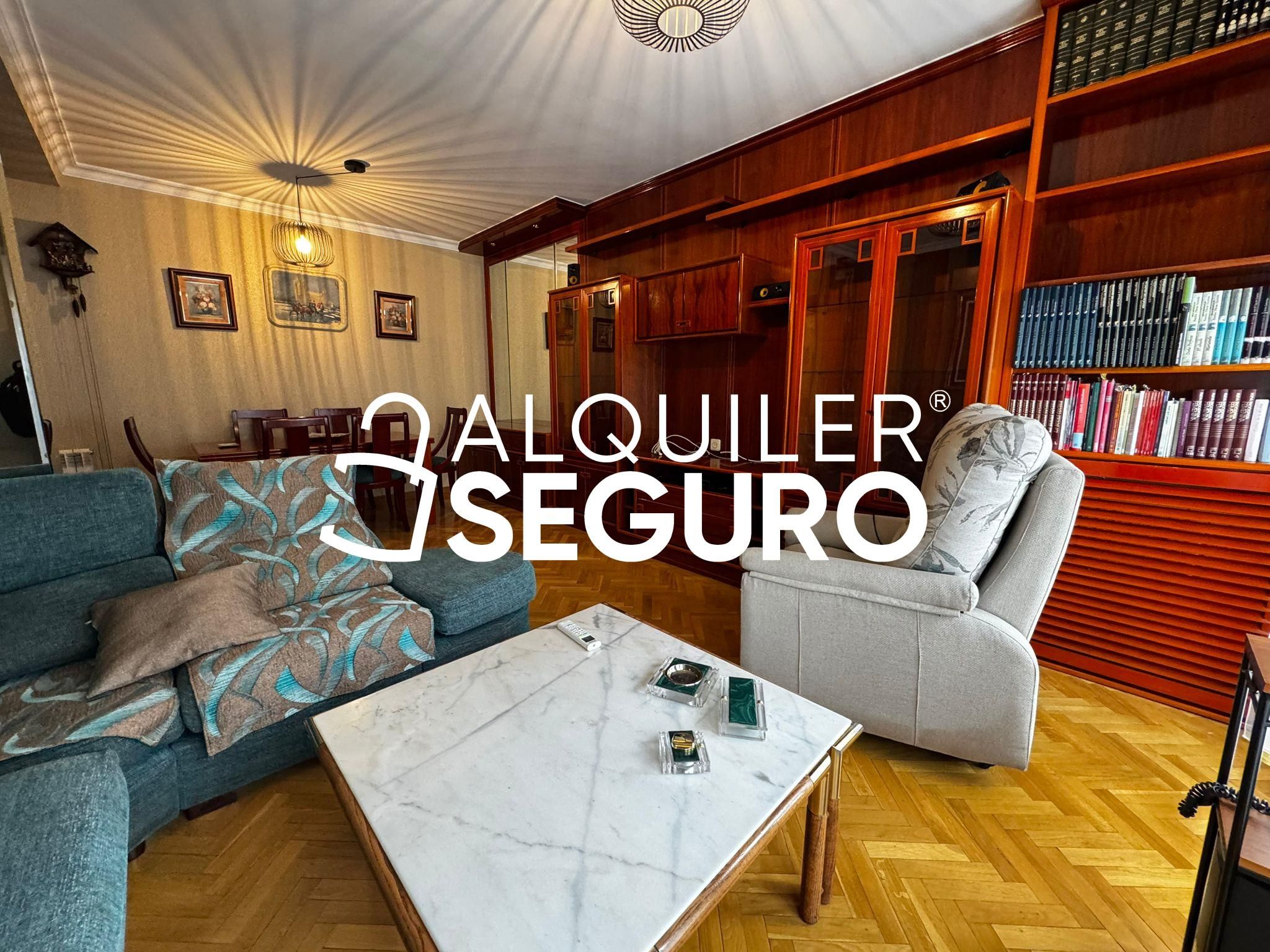 Sala de estar de Piso de alquiler en  Madrid Capital con Aire acondicionado, Calefacción y Amueblado