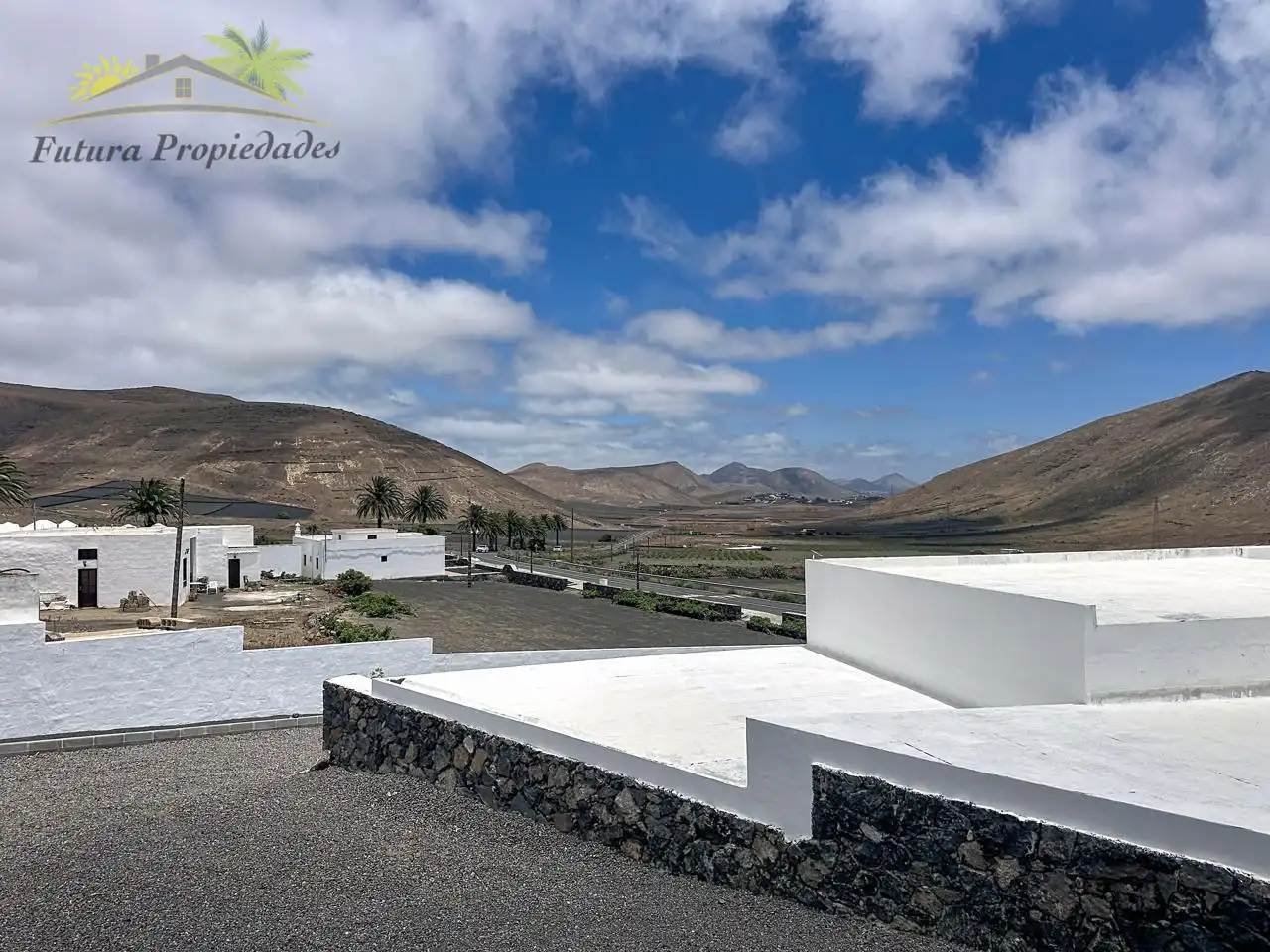 Vista exterior de Casa o xalet en venda en Yaiza amb Aire condicionat