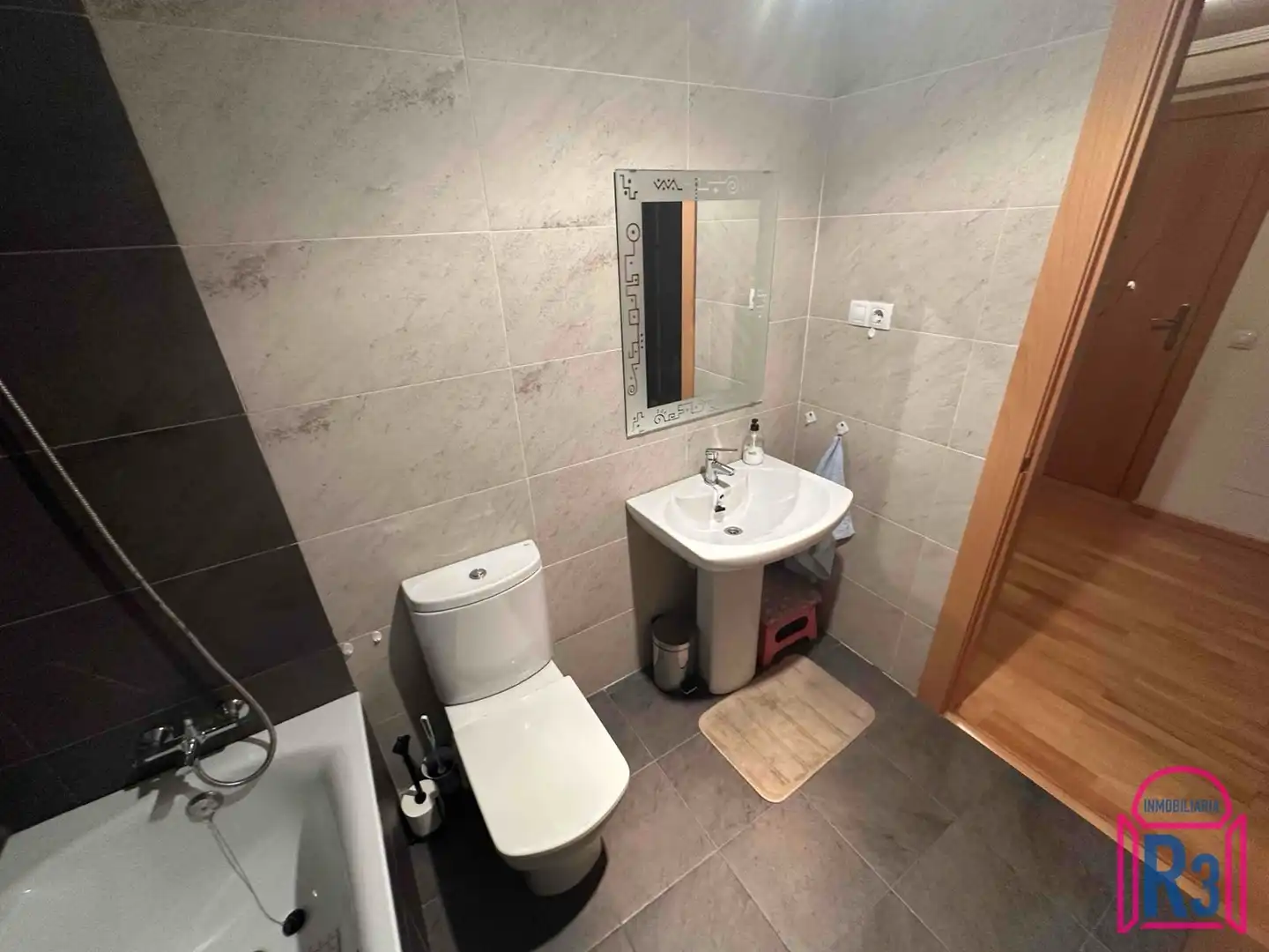 Bathroom of Flat for sale in León Capital   with Heating, Terrace and Storage room