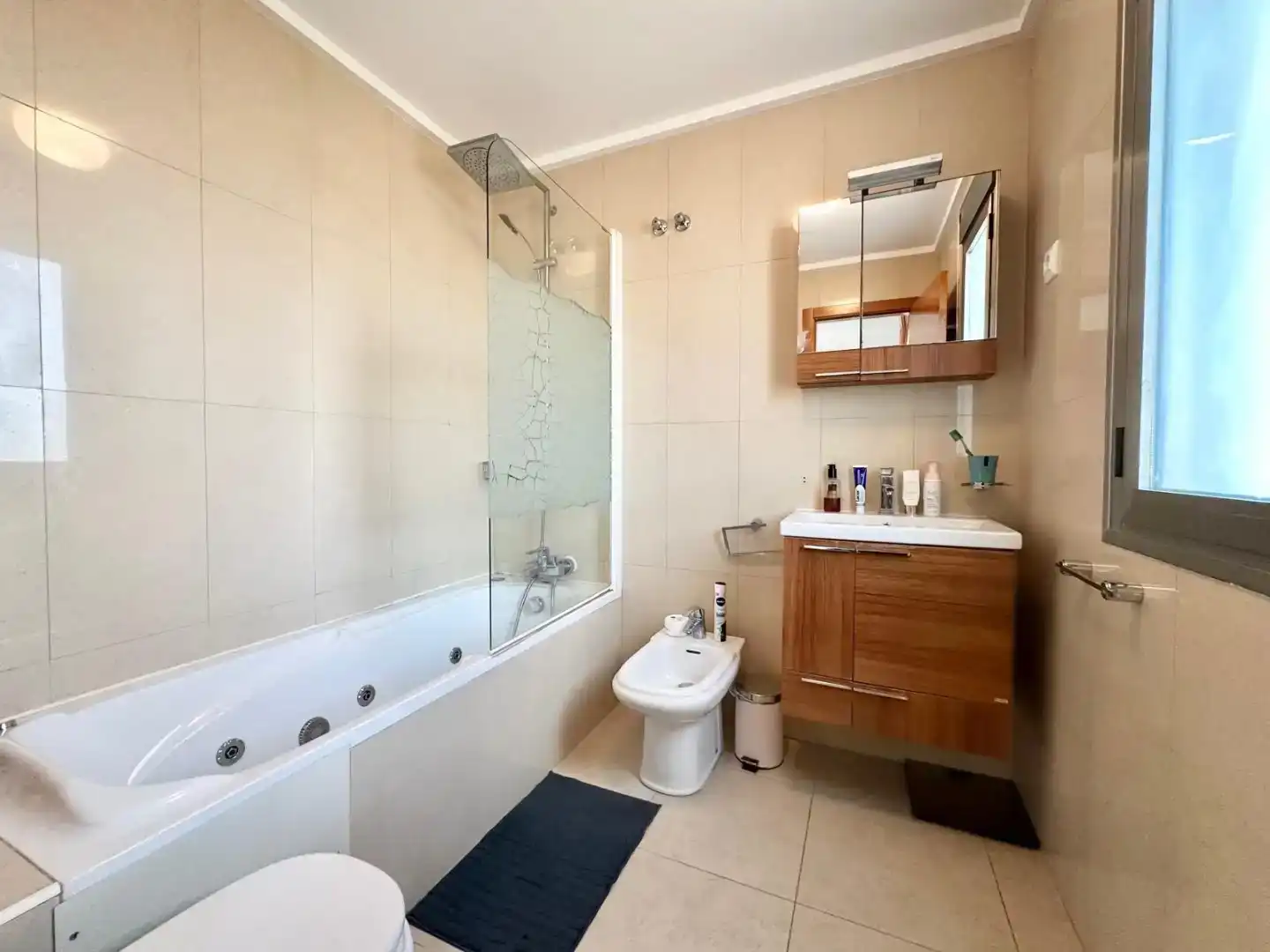 Bany de Apartament en venda en La Manga del Mar Menor amb Aire condicionat, Piscina i Balcó