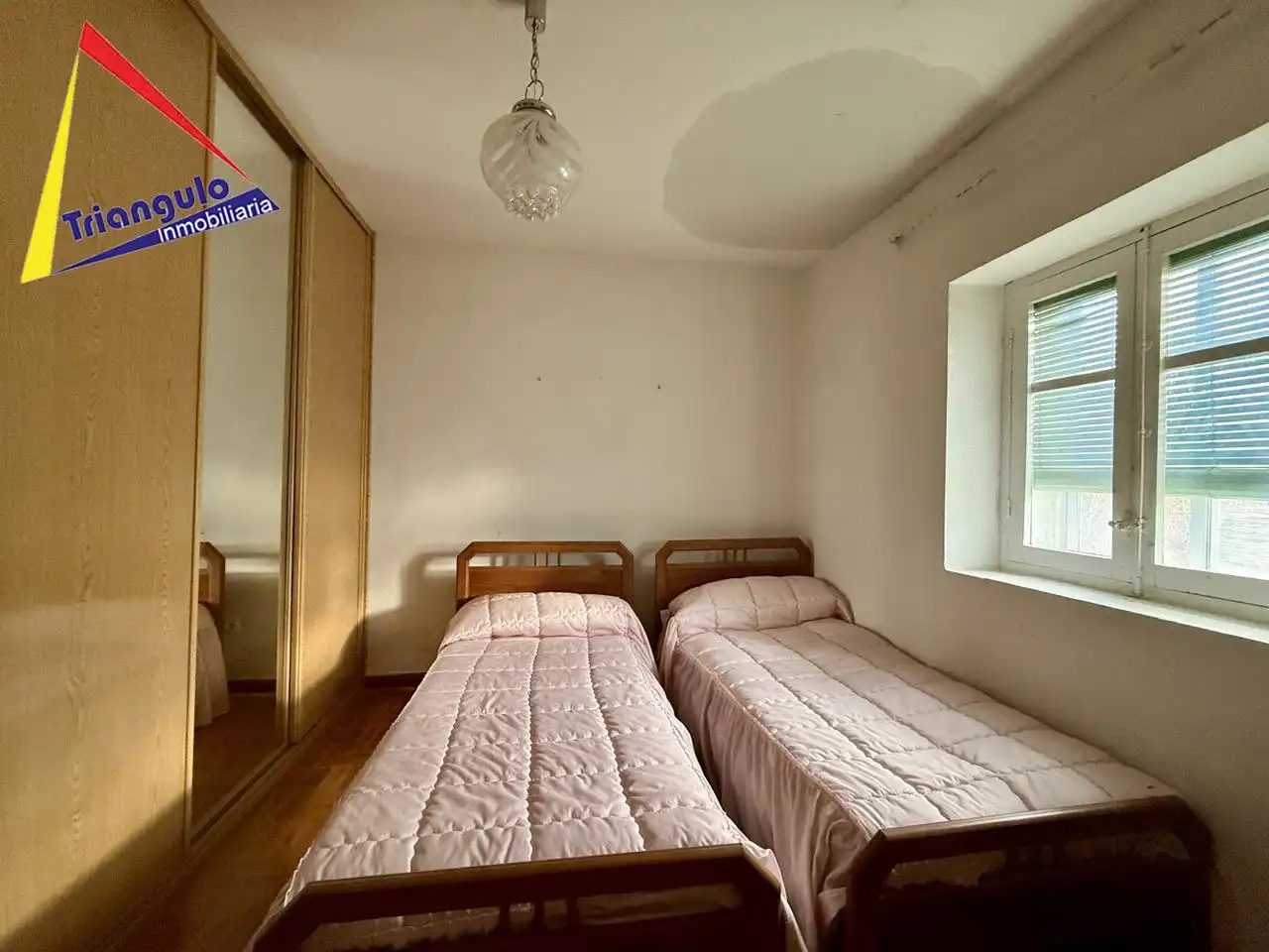 Habitación de Casa o chalet en venta en Segovia con Calefacción y Jardín privado