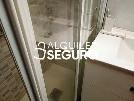 Baño de Piso de alquiler en Culleredo con Calefacción, Terraza y Trastero
