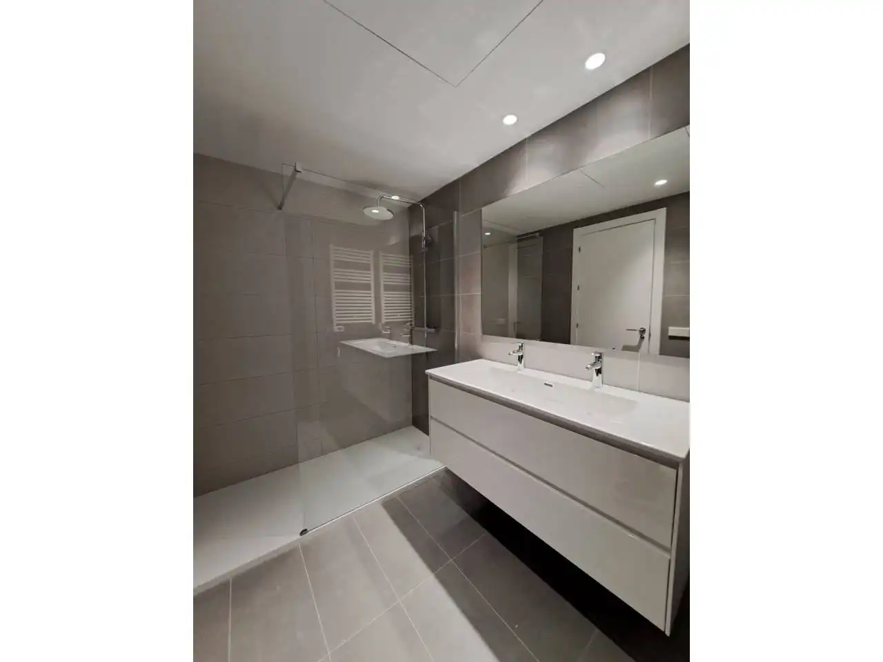 Baño de Piso de alquiler en Sabadell con Aire acondicionado, Calefacción y Parquet