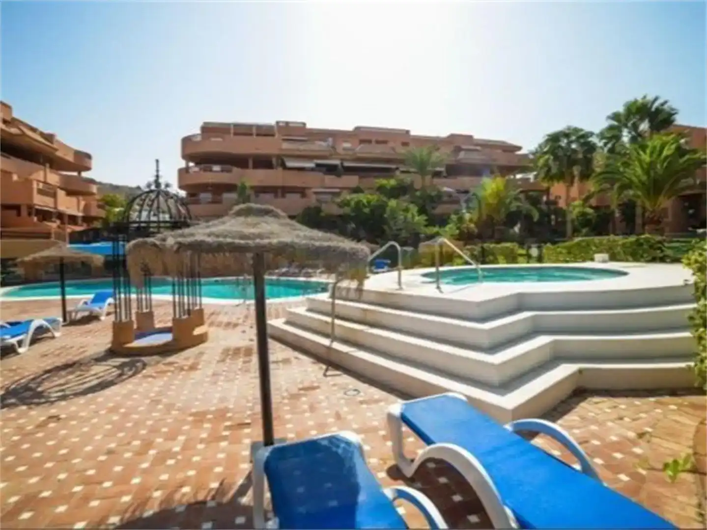 Vista exterior de Apartament de lloguer en El Ejido amb Aire condicionat, Jardí privat i Piscina