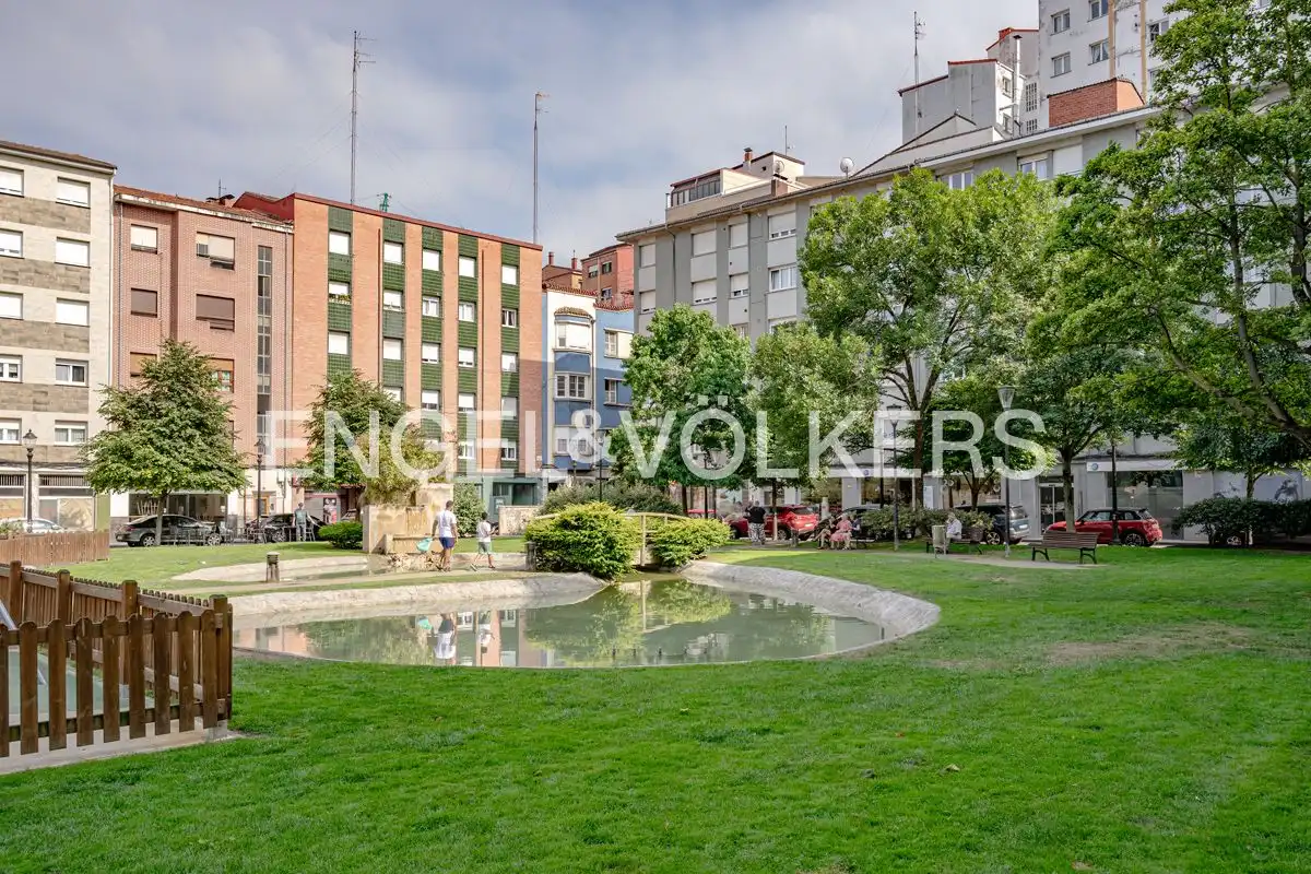 Vista exterior de Piso en venta en Gijón  con Calefacción y Parquet