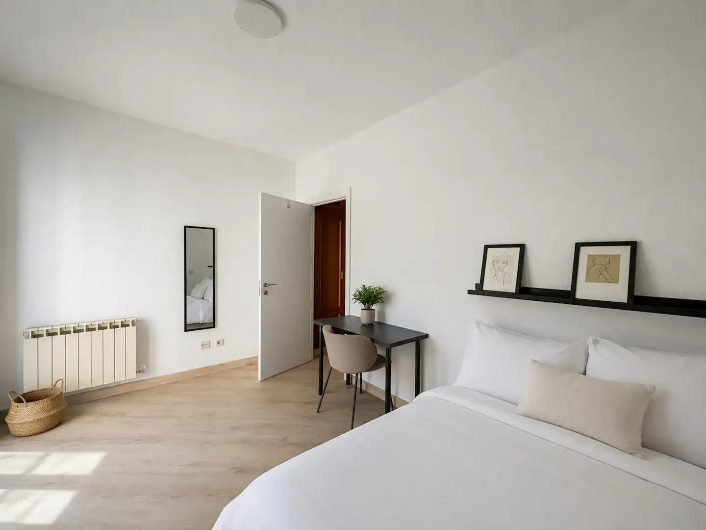 Bedroom of Flat for rent in Madrid  with Air Conditioner, Heating and Washing machine