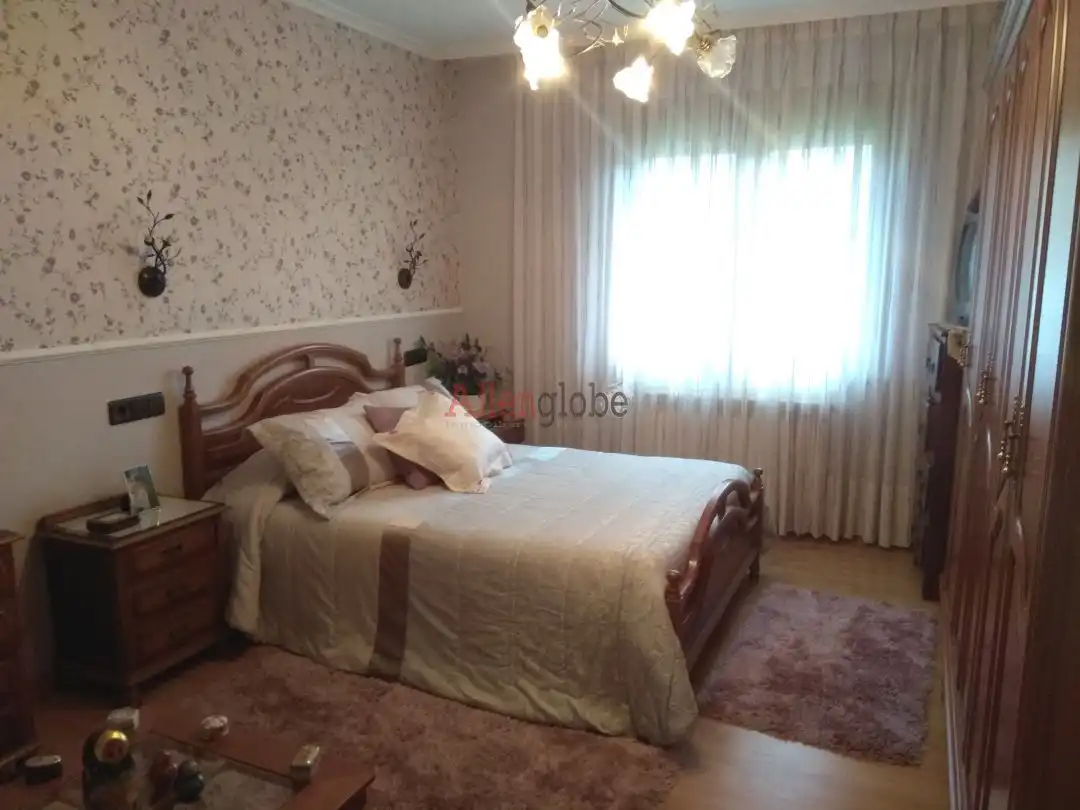 Habitación de Casa o chalet en venta en Nava con Calefacción, Terraza y Balcón