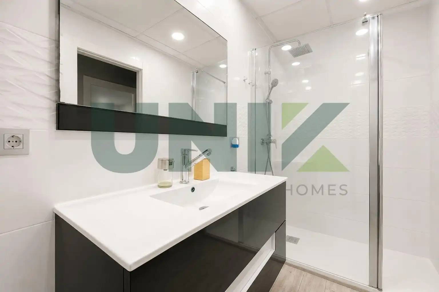 Badezimmer von Wohnung zum Verkauf in Elda mit Klimaanlage, Heizung und Parkett