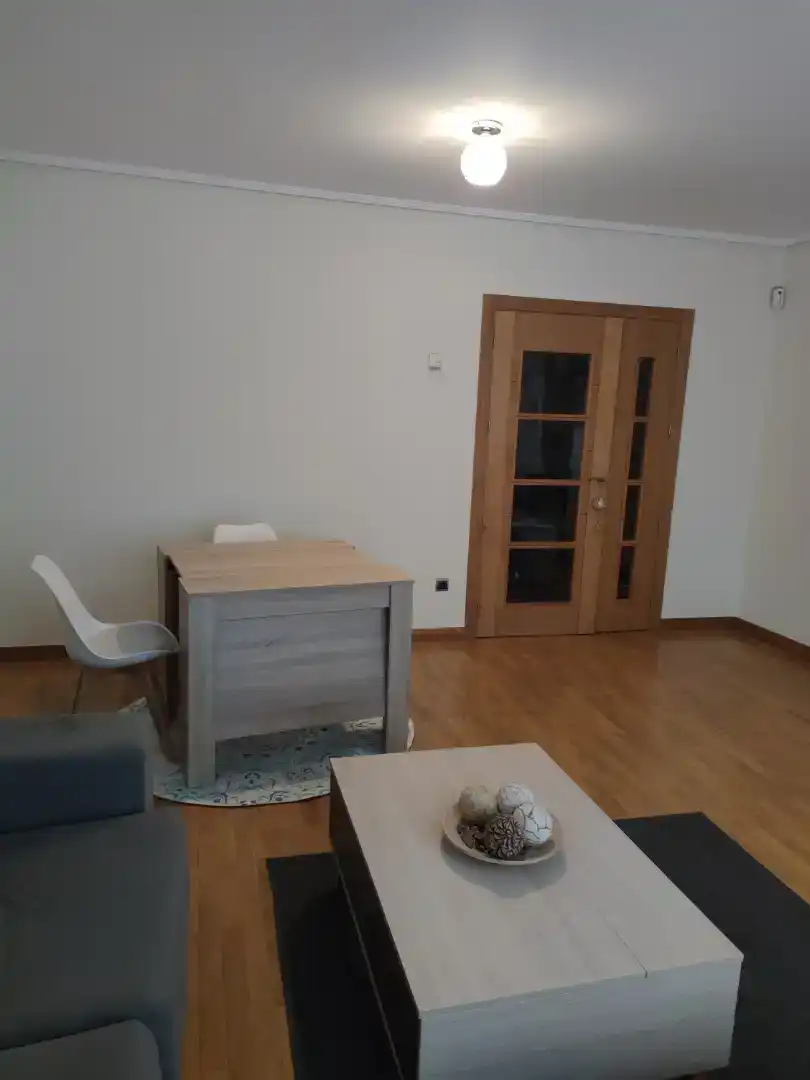 Sala d'estar de Pis en venda en Vitoria - Gasteiz amb Parquet, Traster i Moblat