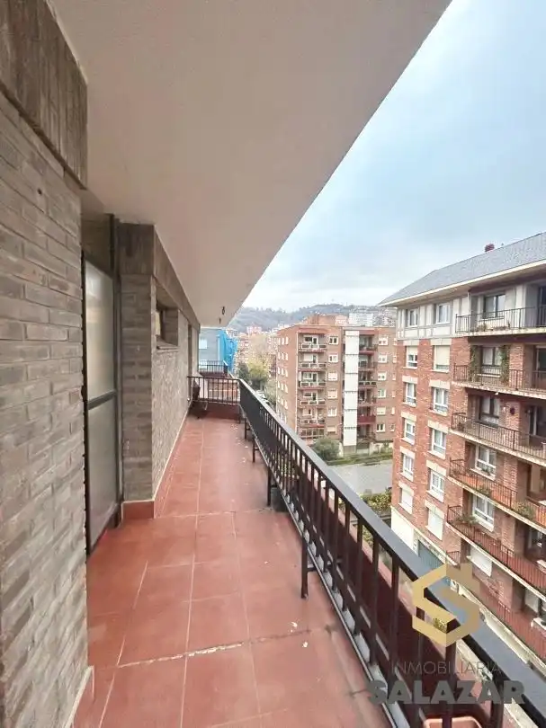 Vista exterior de Piso de alquiler en Bilbao  con Calefacción, Jardín privado y Terraza
