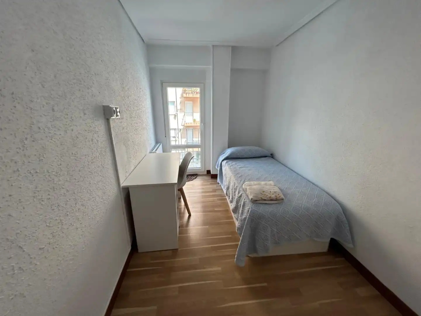 Schlafzimmer von Wohnung zur Miete in Santander mit Heizung und Möbliert