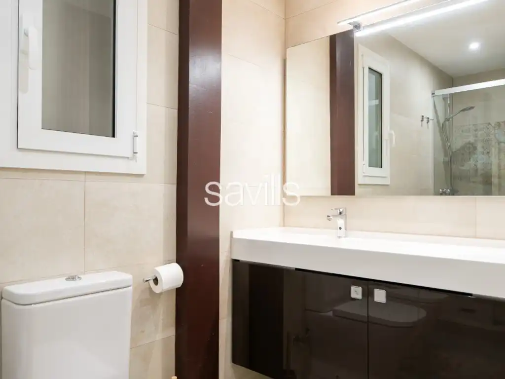 Bathroom of Apartments for sale in Barcelona