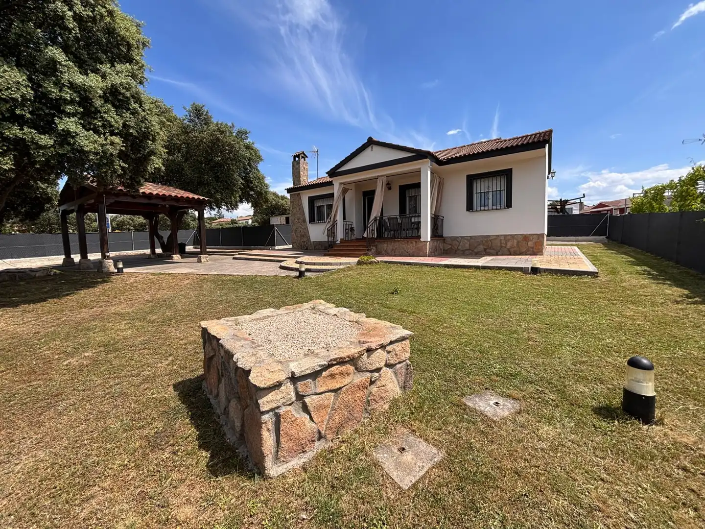 Vista exterior de Casa o chalet de alquiler en Maello con Calefacción, Jardín privado y Amueblado