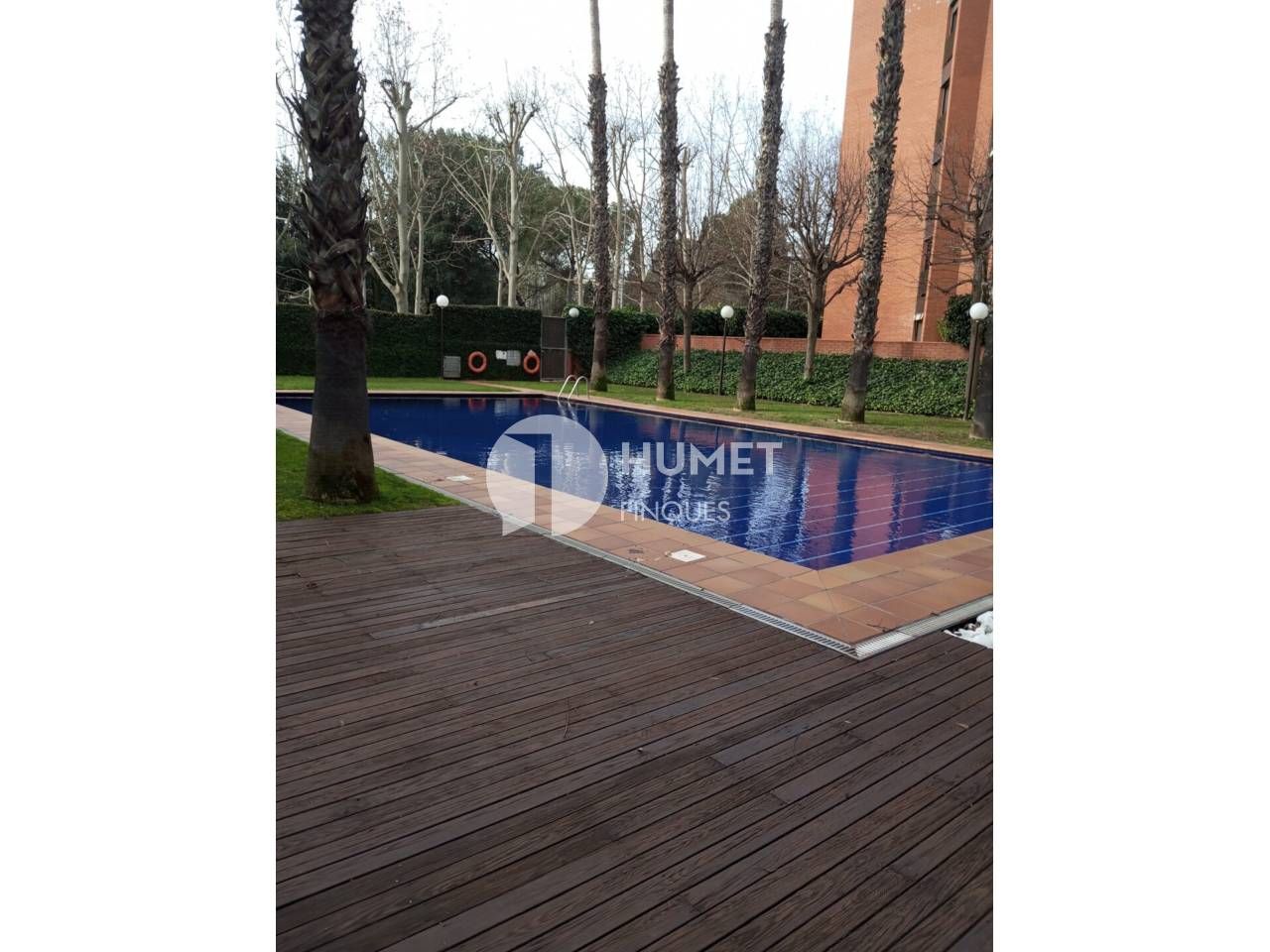 Piscina de Pis en venda en Sant Cugat del Vallès amb Calefacció, Parquet i Terrassa