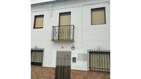 Exclusiva casa de 3 plantas con jardín, piscina y vistas al río en Calle Carril Bajo  Setenil de las Bodegas