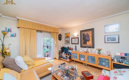 Living room of Flat for sale in Pozuelo de Alarcón  with Heating, Terrace and Furnished