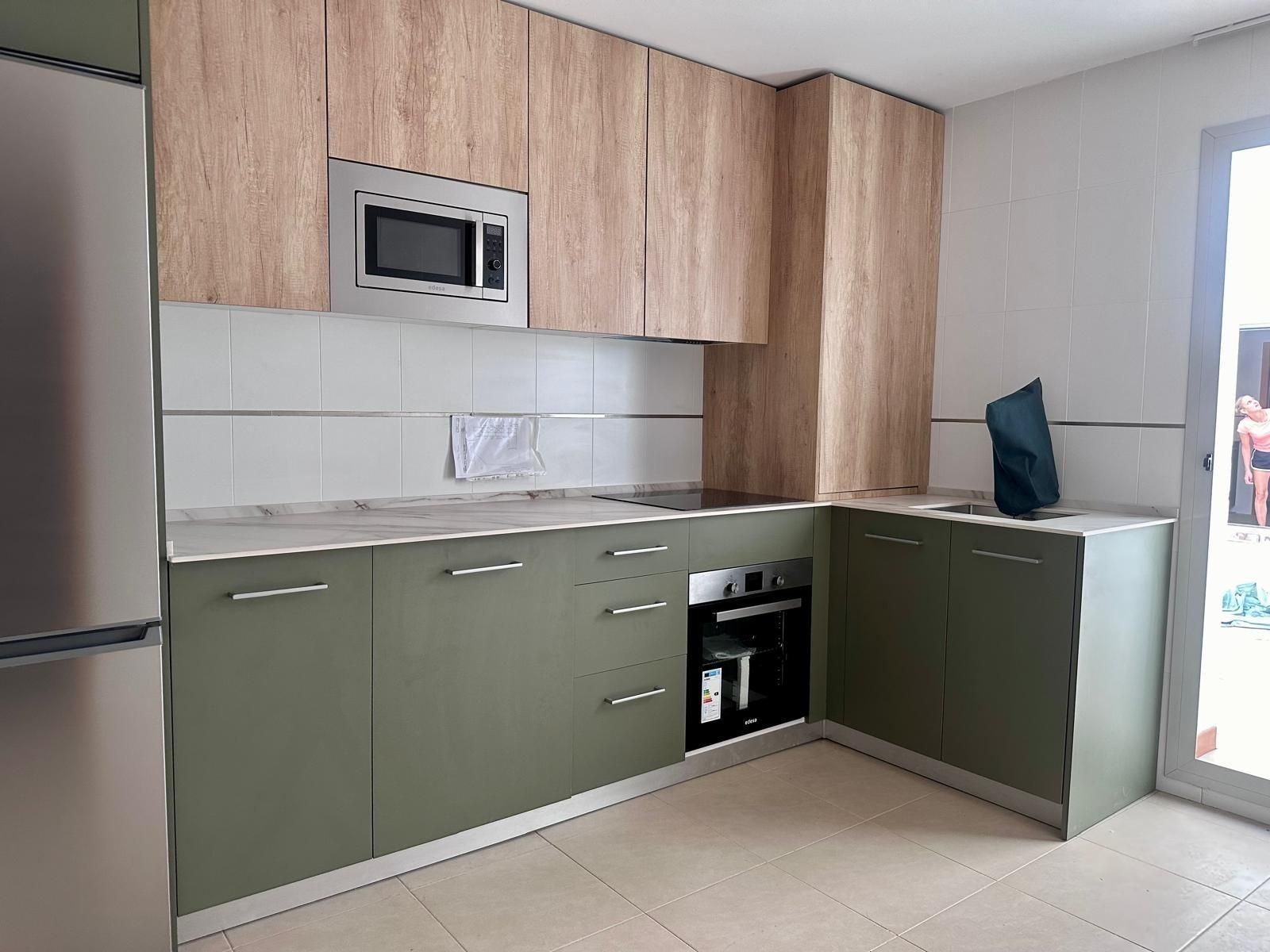 Flat for rent in Avenida Rafael Leyva Loro