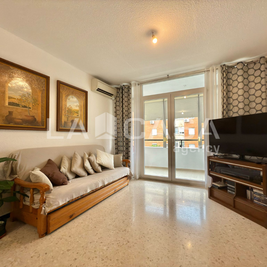 Living room of Flat for sale in  Sevilla Capital