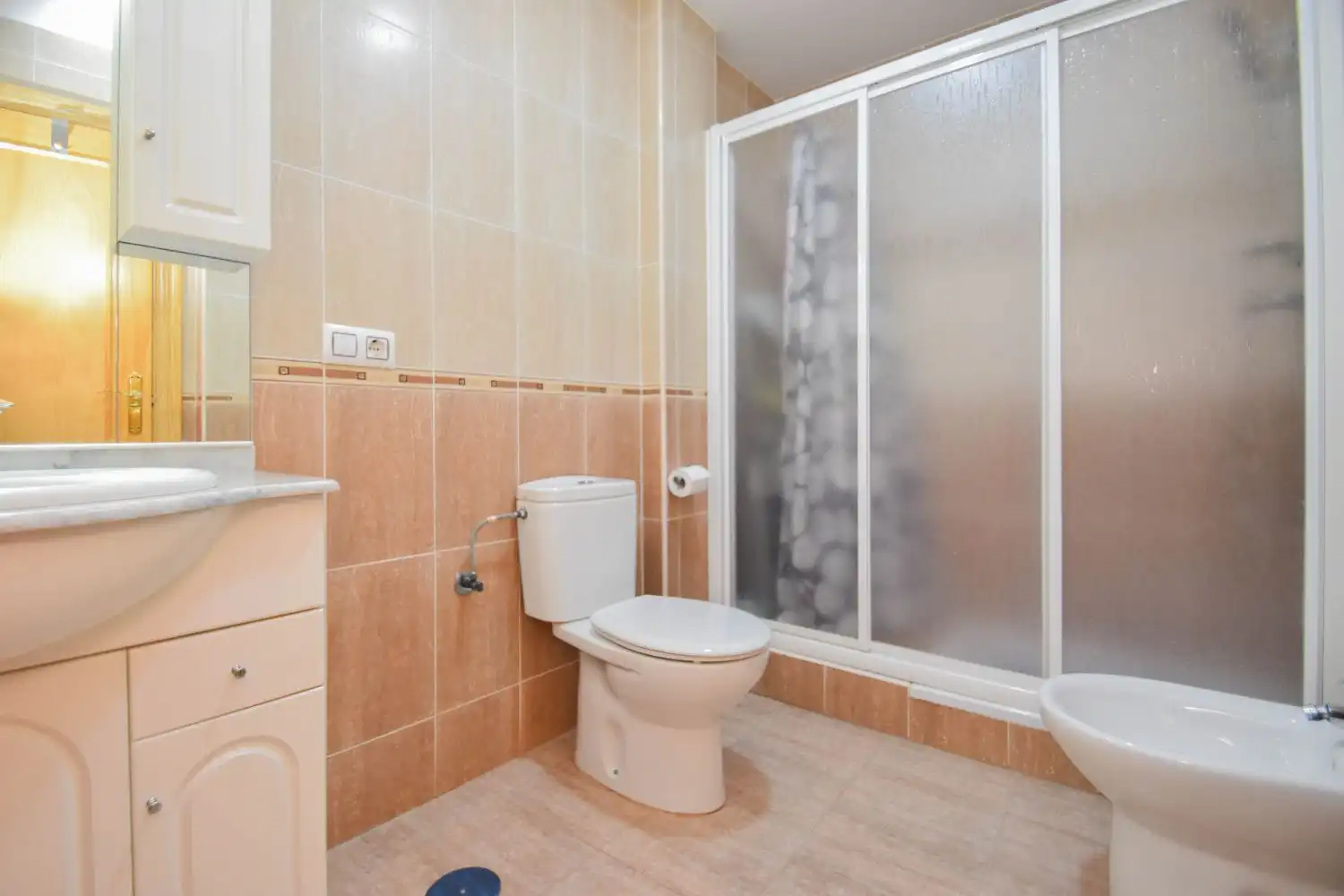 Baño de Piso en venta en Las Gabias con Aire acondicionado