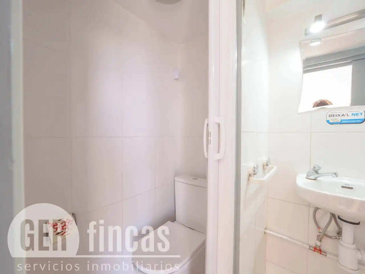 Bany de Local en venda en Terrassa amb Aire condicionat