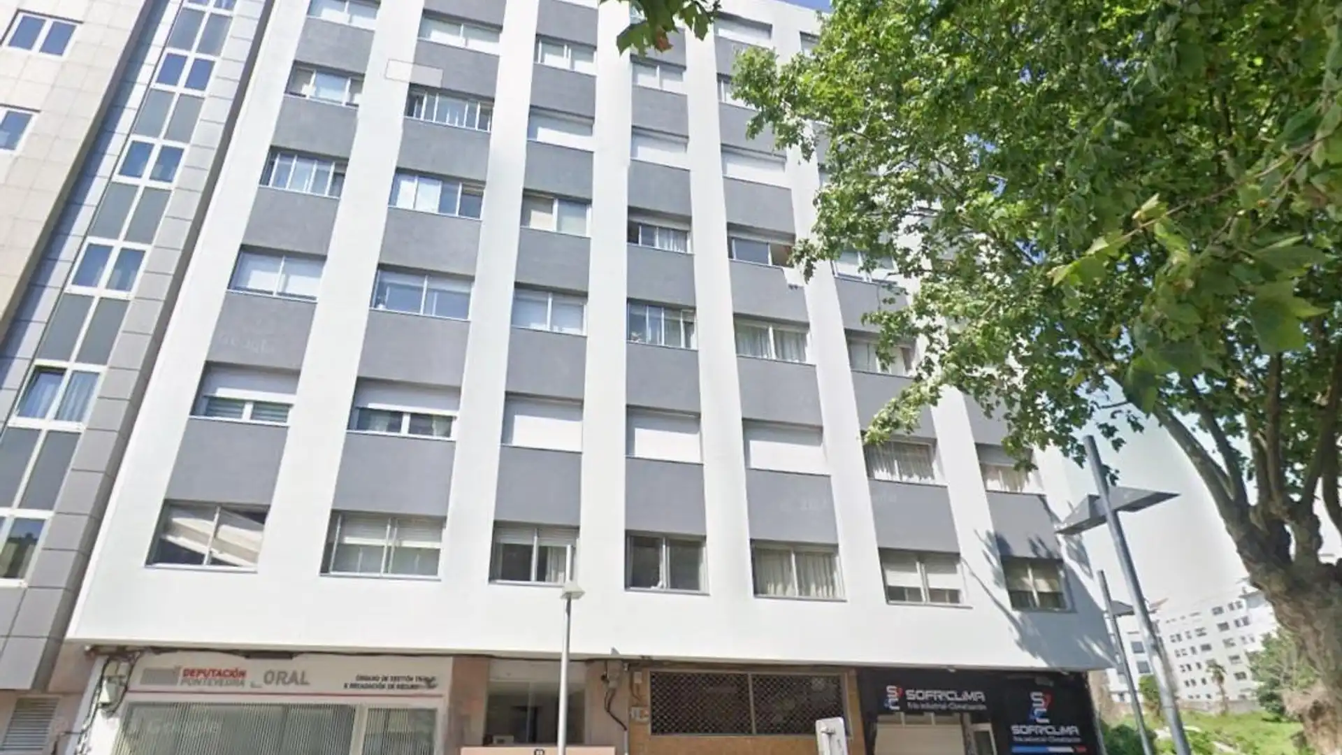 Vista exterior de Pis en venda en Pontevedra Capital  amb Jardí privat