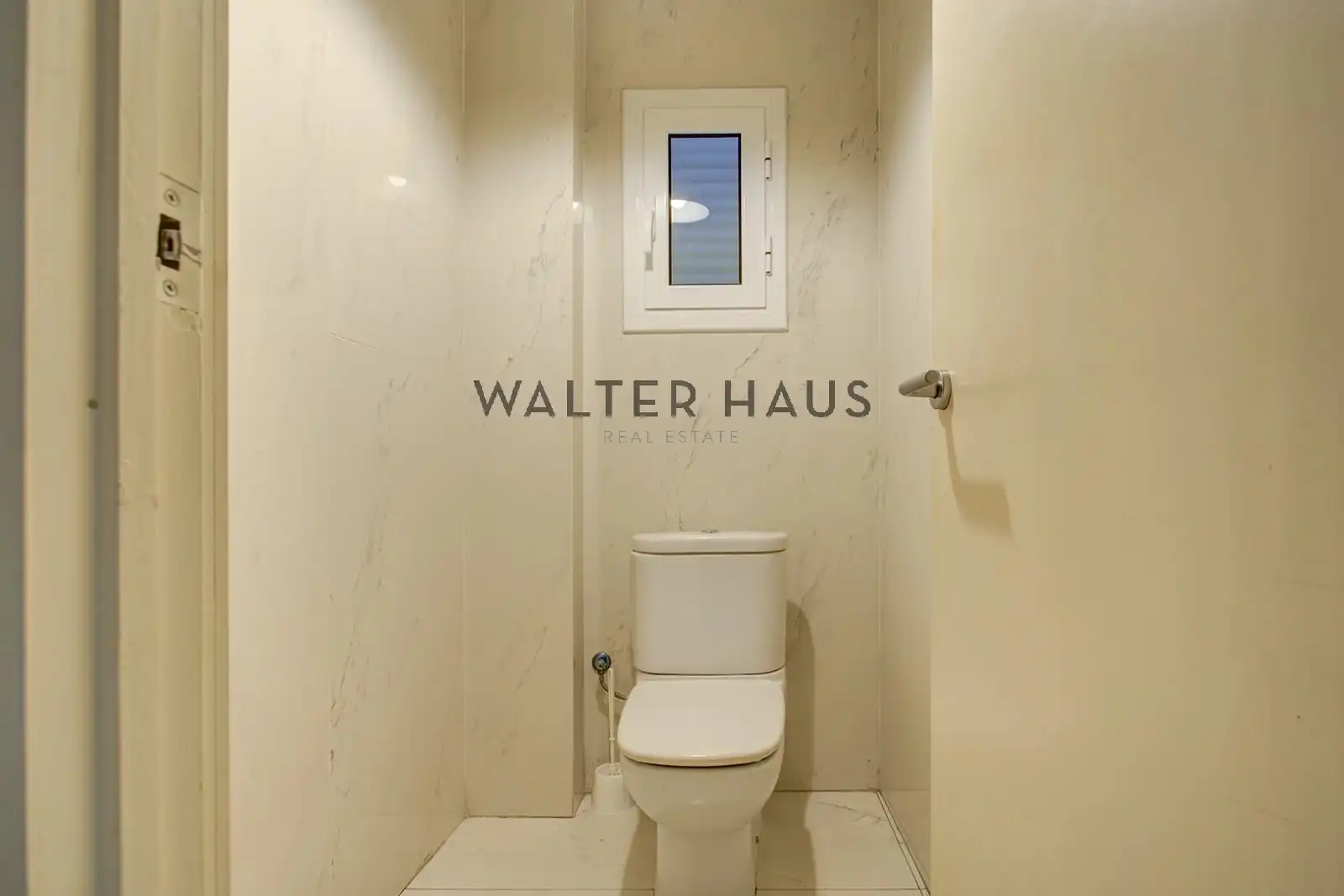Bathroom of Office for sale in Barcelona  with Air Conditioner