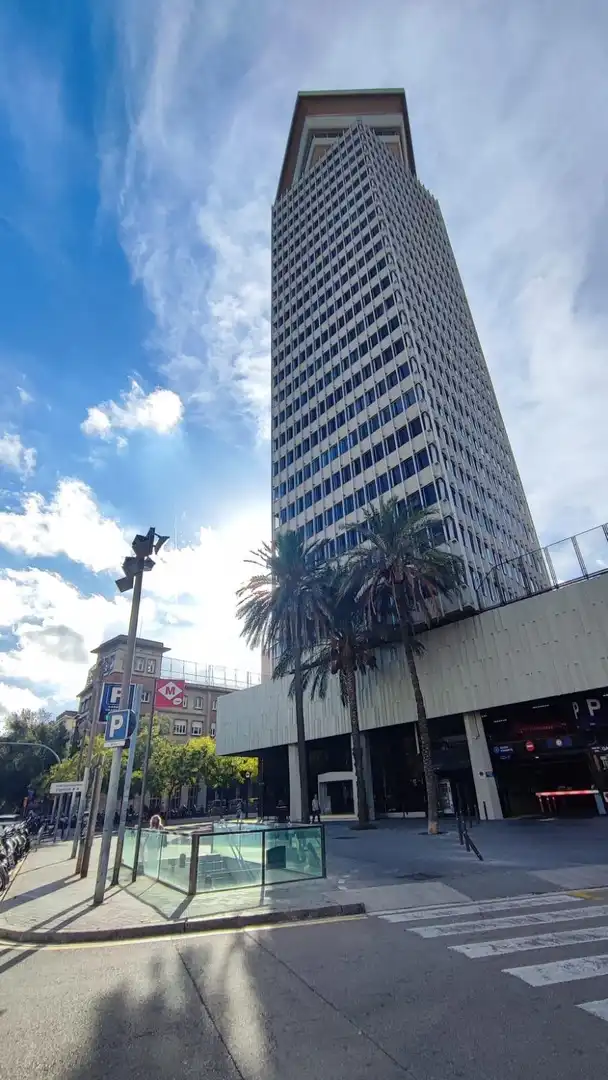 Außenansicht von Büro zum Verkauf in Barcelona mit Klimaanlage, Heizung und Terrasse
