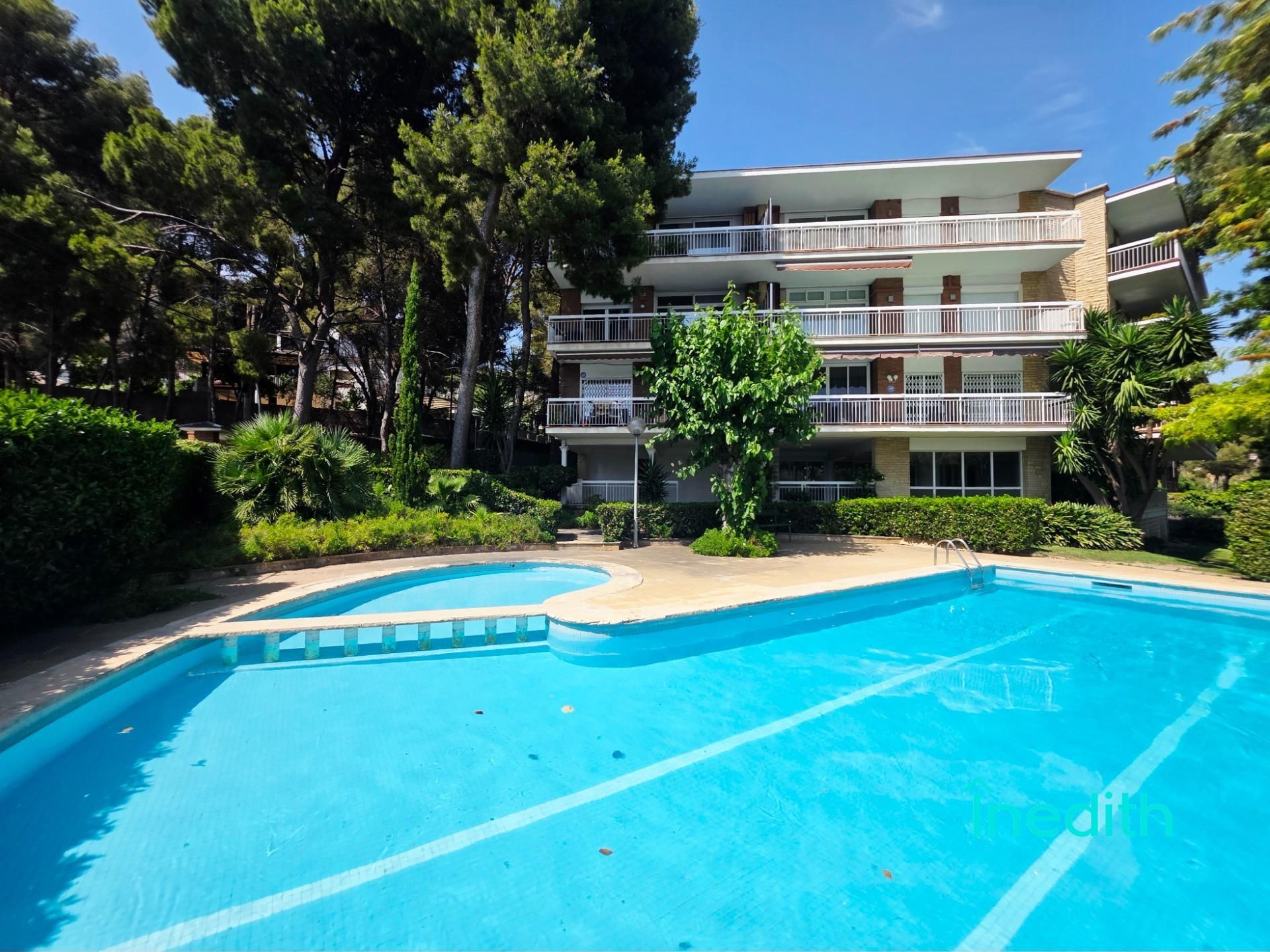 Swimming pool of Flat for sale in Castelldefels  with Air Conditioner, Heating and Parquet flooring