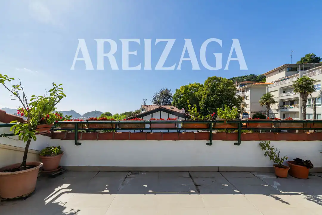 Piso con terraza en venta en Paseo de Ulía, imagen 3