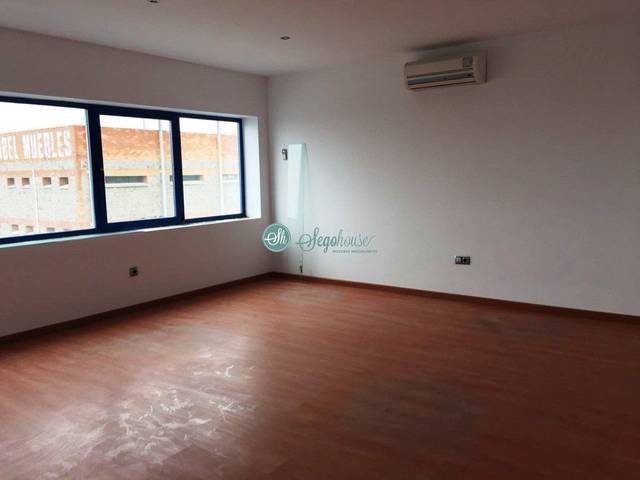 Oficina en Alquiler en Calle Navacerrada en El Cerro - Carretera de San Rafael