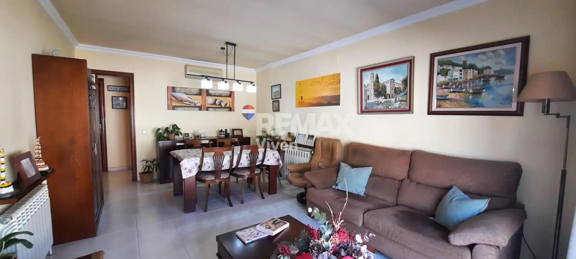 Sala de estar de Casa adosada en venta en Vilanova i la Geltrú con Aire acondicionado, Jardín privado y Terraza