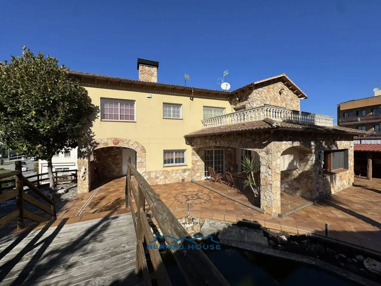 Vista exterior de Casa o xalet en venda en Blanes amb Aire condicionat, Calefacció i Jardí privat