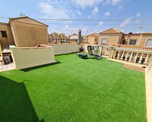 Terrassa de Dúplex en venda en Torrevieja amb Jardí privat, Traster i Moblat