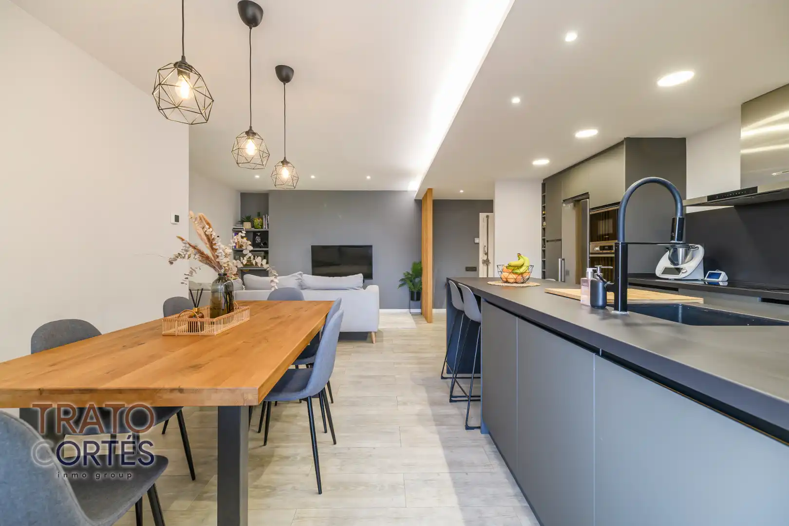 Flat with terrace for sale in Plaça Magdalena Trias, imagen 2
