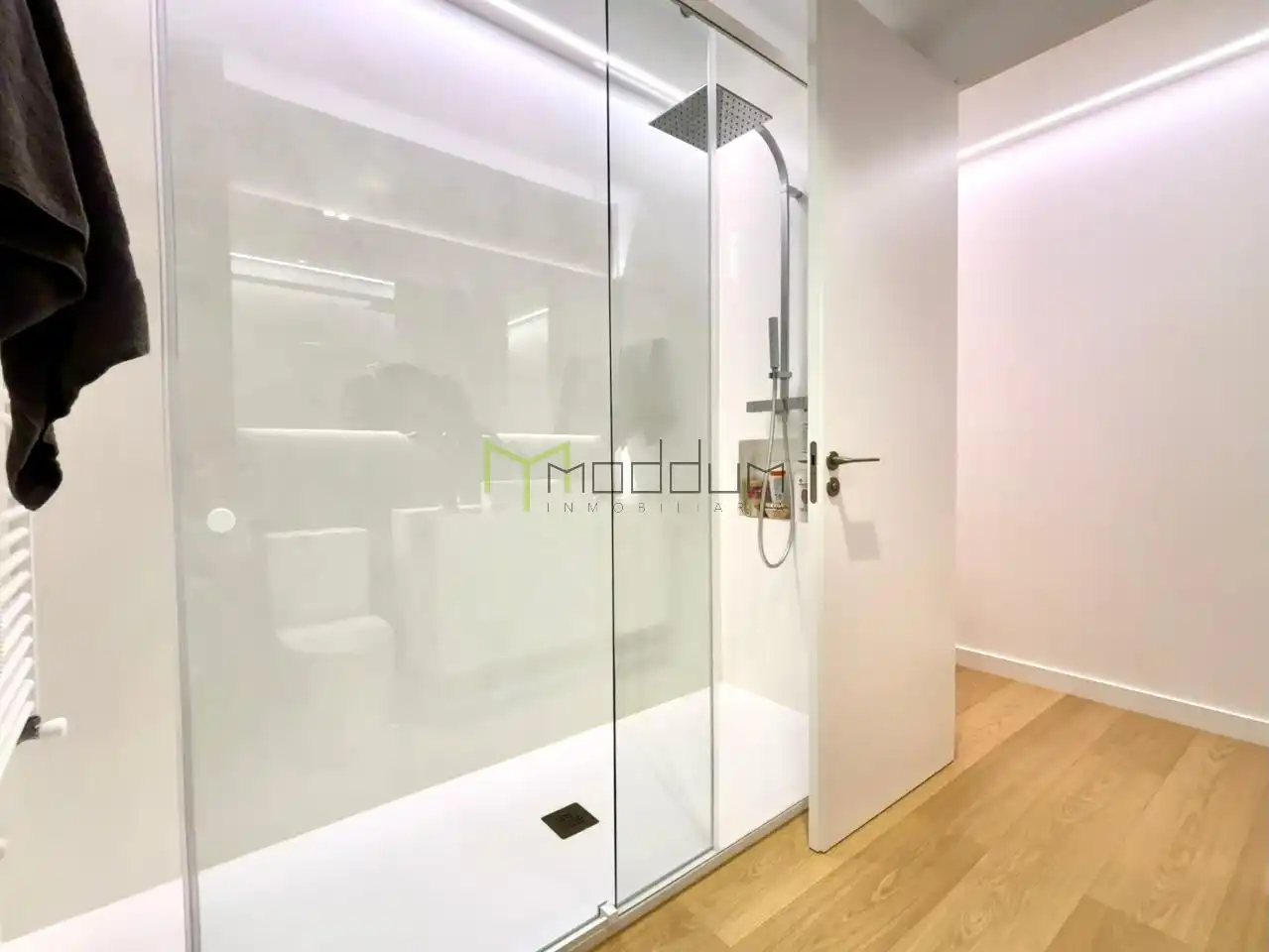 Badezimmer von Maisonette zum Verkauf in Santiago de Compostela  mit Heizung, Abstellraum und Möbliert