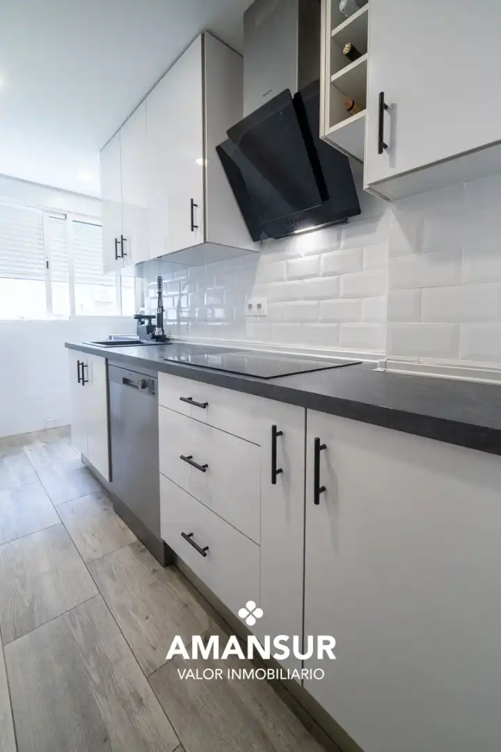 Flat for sale in Plaza Dulcinea, Nuevo Parque - Los Rosales - Tráfico Pesado
