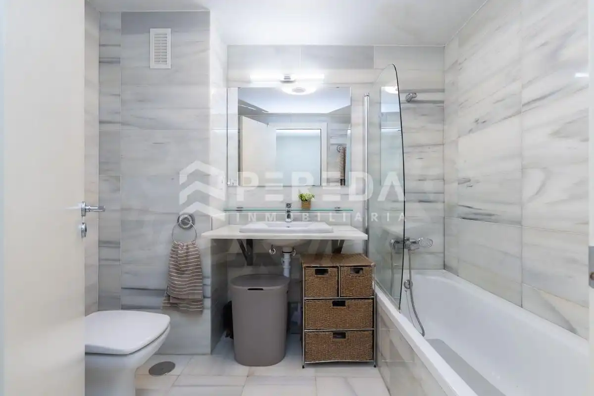 Baño de Piso en venta en Roquetas de Mar con Aire acondicionado y Piscina comunitaria