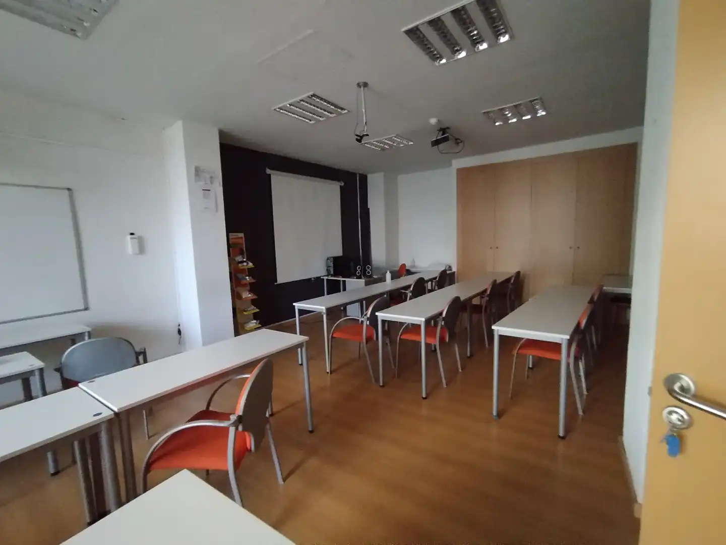 Commercial properties for sale in Castellón de la Plana / Castelló de la Plana  with Air Conditioner, Parquet flooring and Furnished