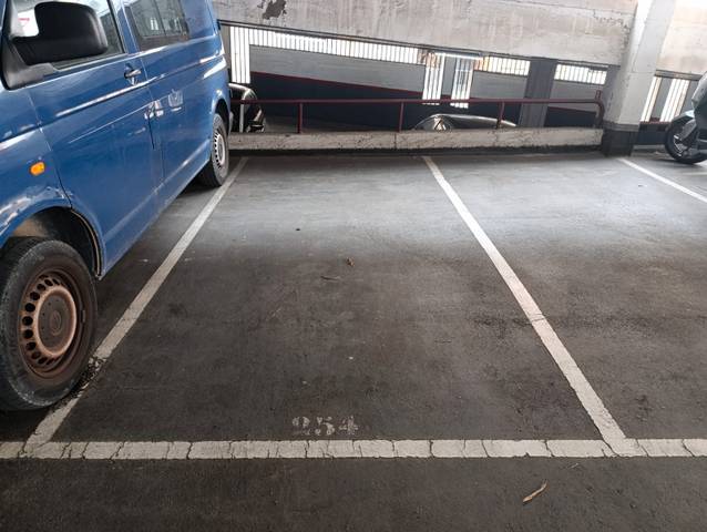 Garaje en Venta en Carrer de la Gleva, 35 en El Putget i el Farró