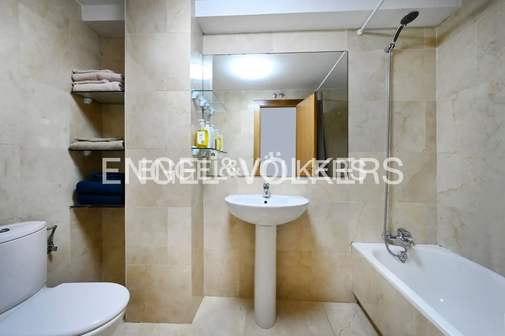 Baño de Piso de alquiler en Santander con Calefacción, Trastero y Piscina