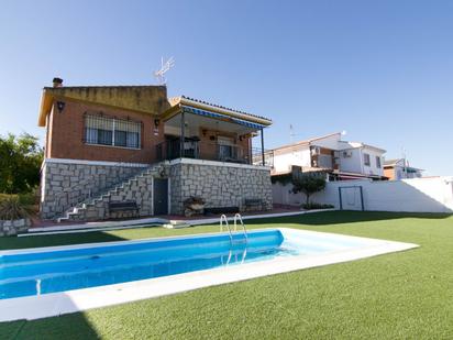 Piscina de Casa o xalet en venda en El Casar de Escalona amb Calefacció, Jardí privat i Terrassa