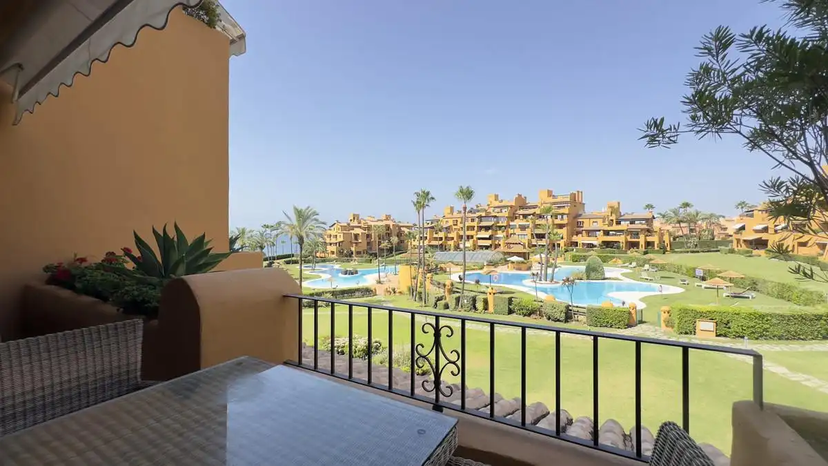 Terrassa de Apartament de lloguer en Estepona amb Aire condicionat, Terrassa i Piscina