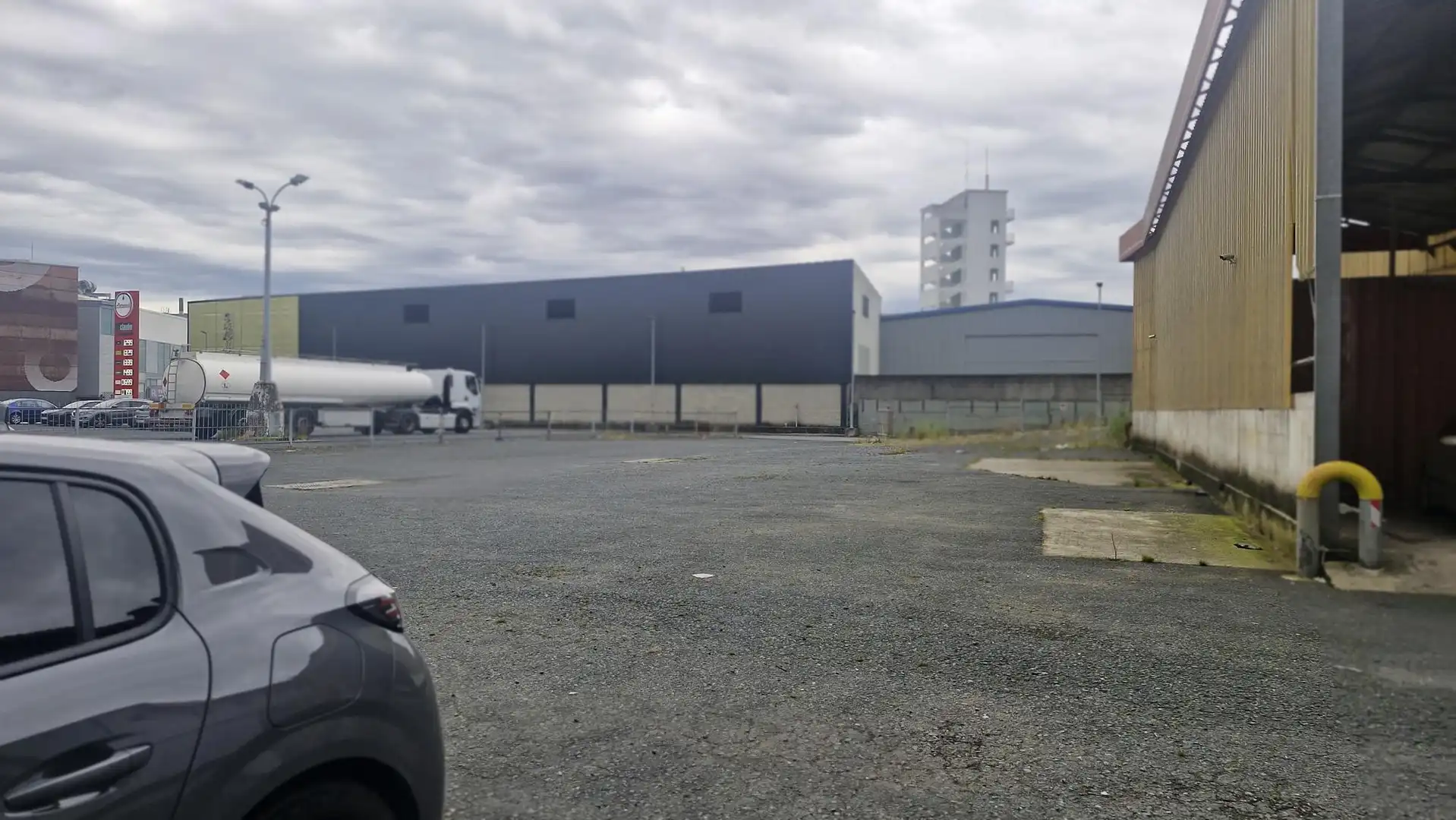 Vista exterior de Nau industrial de lloguer en Narón