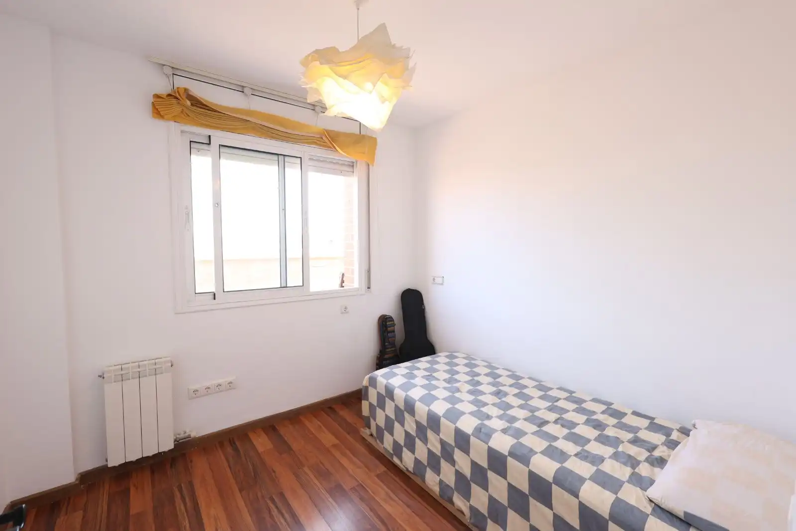 Schlafzimmer von Dachboden zum Verkauf in El Vendrell mit Klimaanlage, Heizung und Terrasse